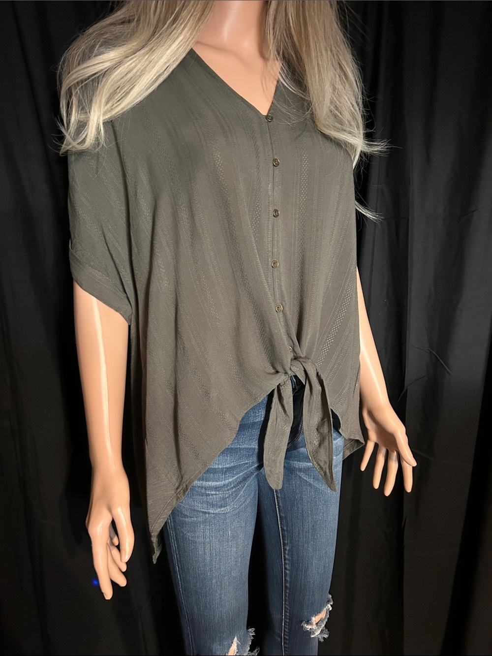 UNIVERSAL THREAD OLIVE GREEN HI-LO TOP XL